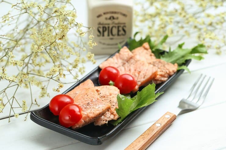 تصویر 3 از قیمت خرید کنسرو تن ماهی قزل آلا زعفرانی + فروش ویژه